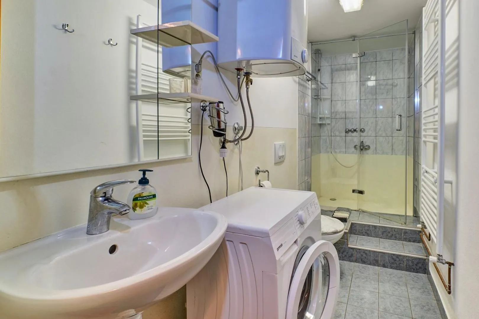 Gasthuis House Rossella With Cozy Apartment And Rooms Close To The Beach Nerezine
