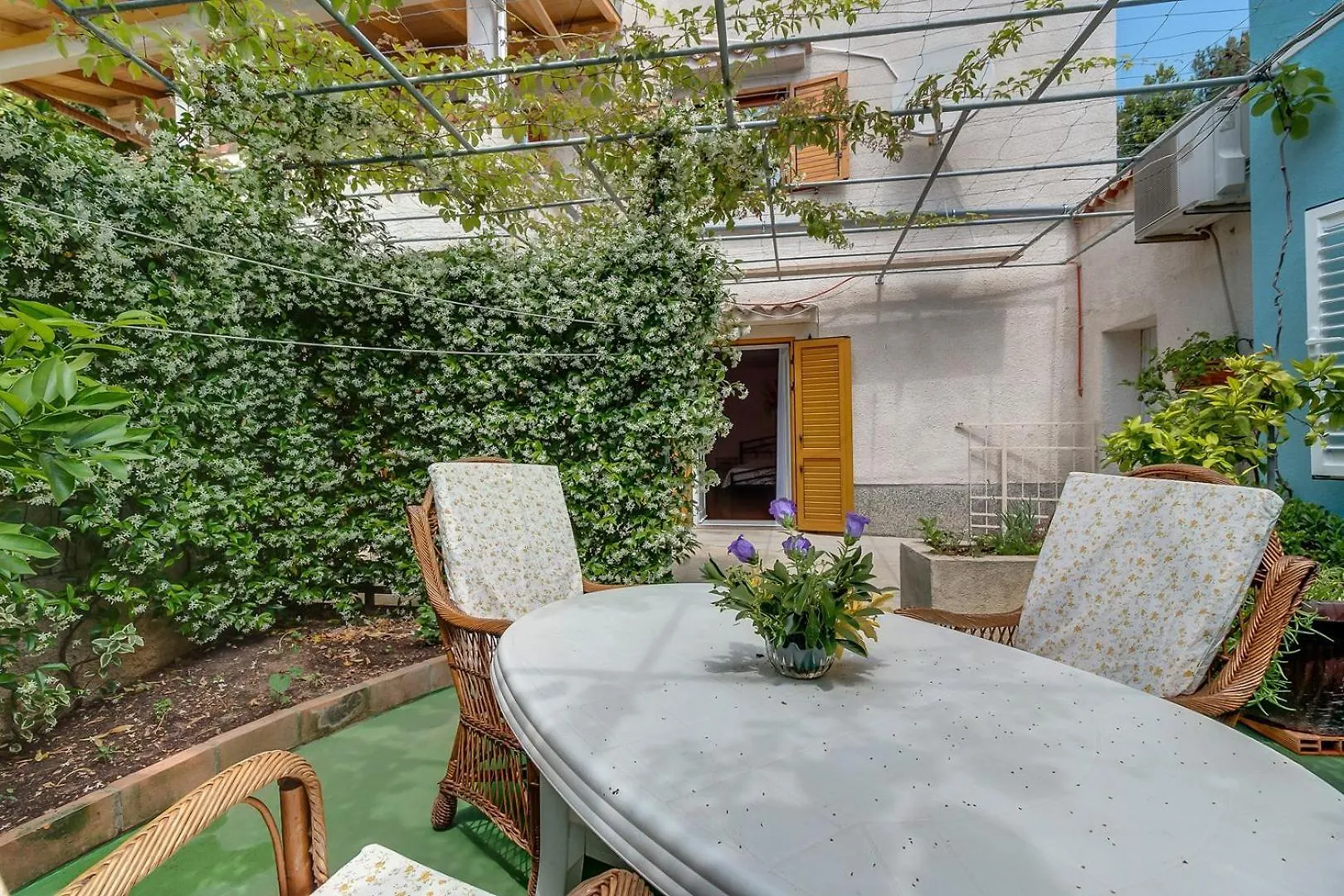 House Rossella With Cozy Apartment And Rooms Close To The Beach Nerezine Gasthuis