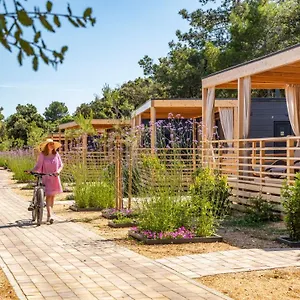 Mobile Homes Lopari Vakantiepark
