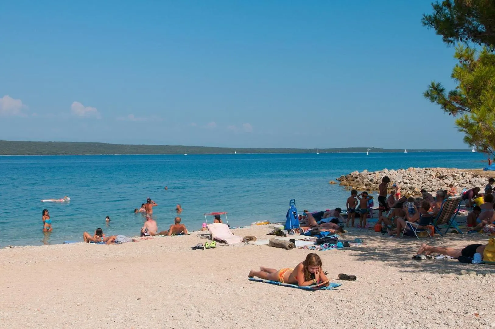 House Rossella With Cozy Apartment And Rooms Close To The Beach Nerezine