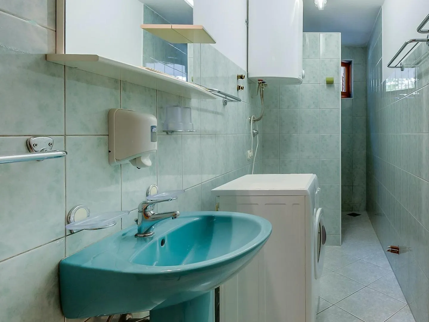 House Rossella With Cozy Apartment And Rooms Close To The Beach Nerezine