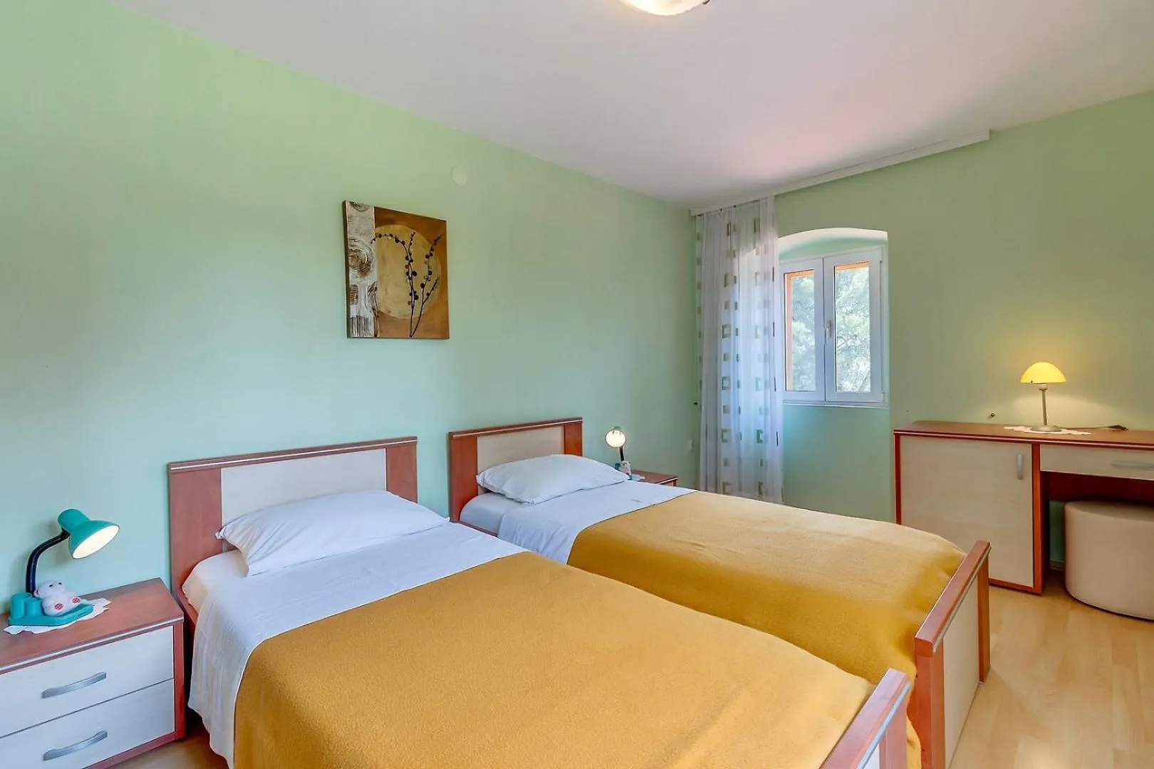 Guest house House Rossella With Cozy Apartment And Rooms Close To The Beach Nerezine