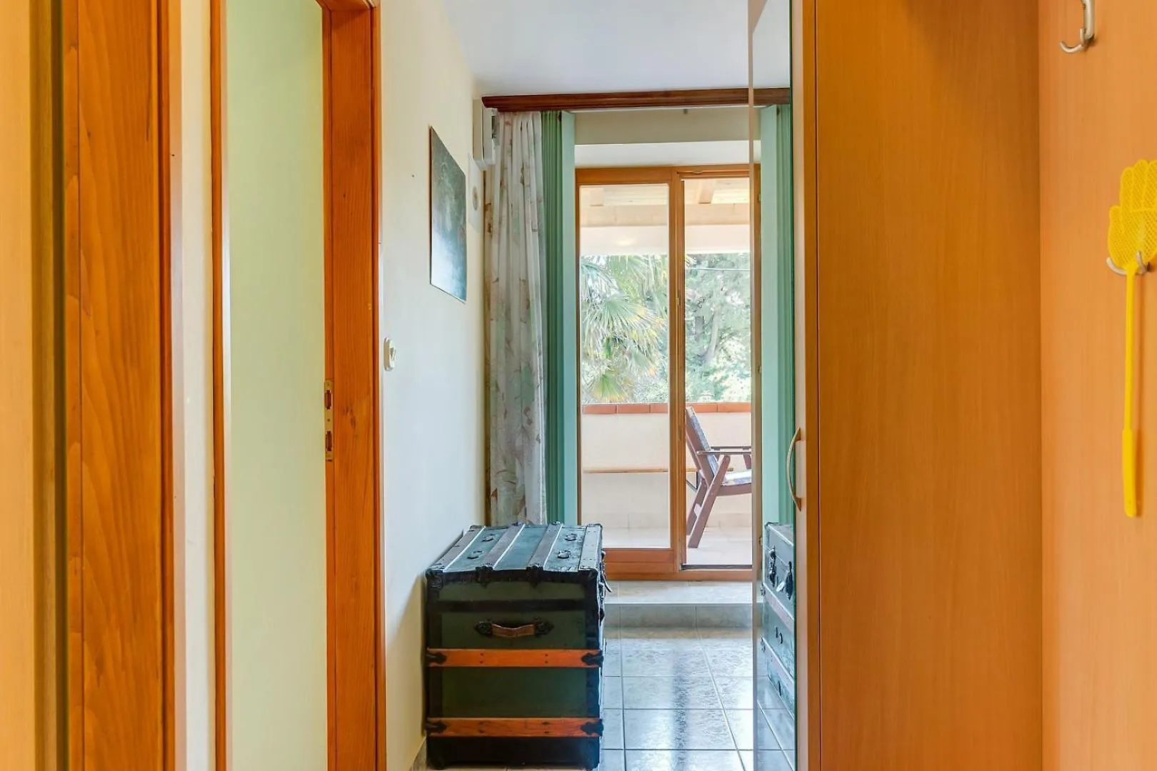 House Rossella With Cozy Apartment And Rooms Close To The Beach Nerezine
