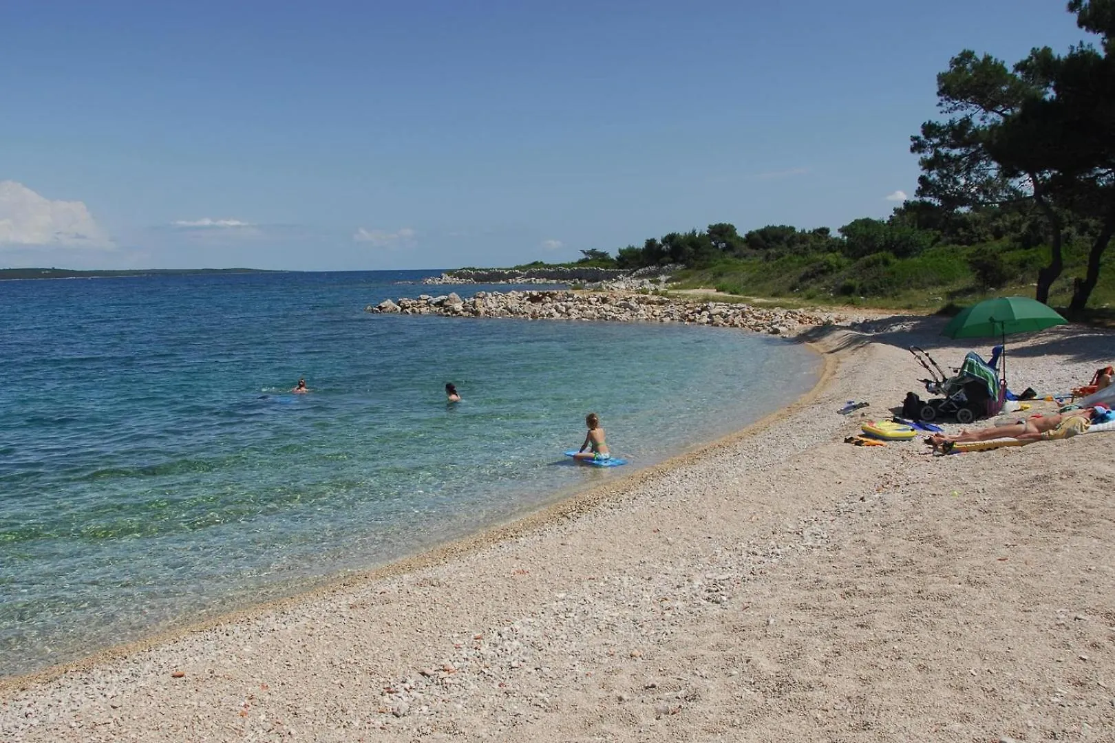 House Rossella With Cozy Apartment And Rooms Close To The Beach Nerezine Guest house
