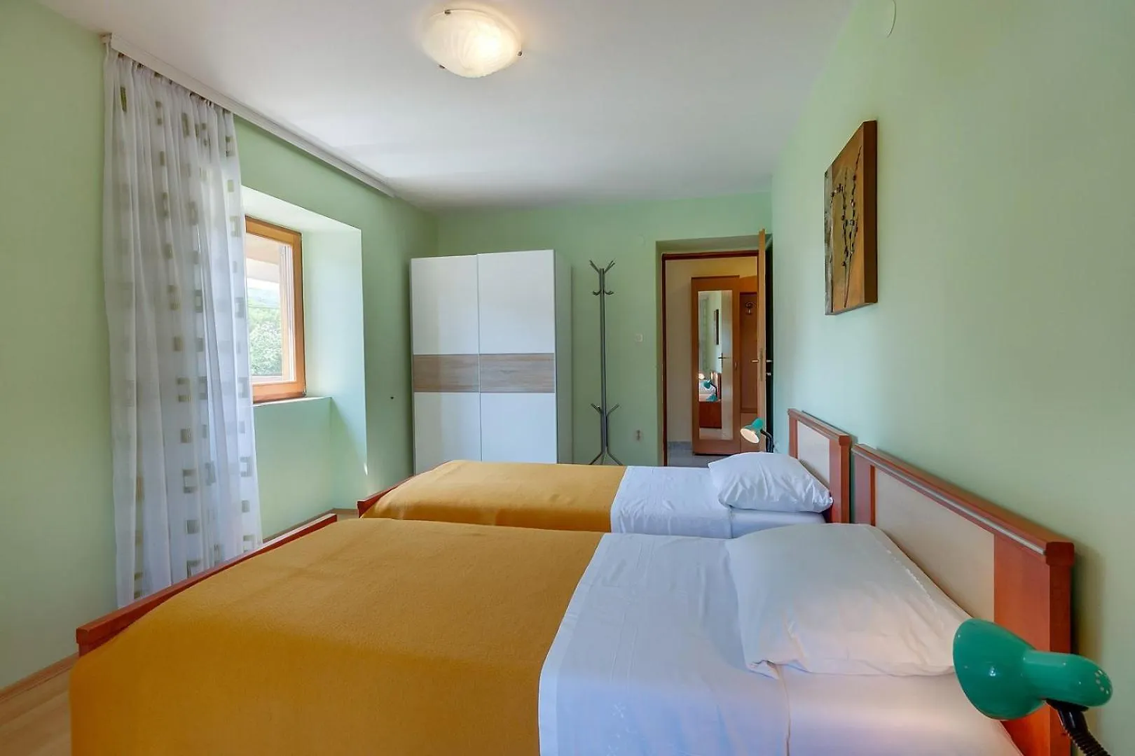 House Rossella With Cozy Apartment And Rooms Close To The Beach Nerezine