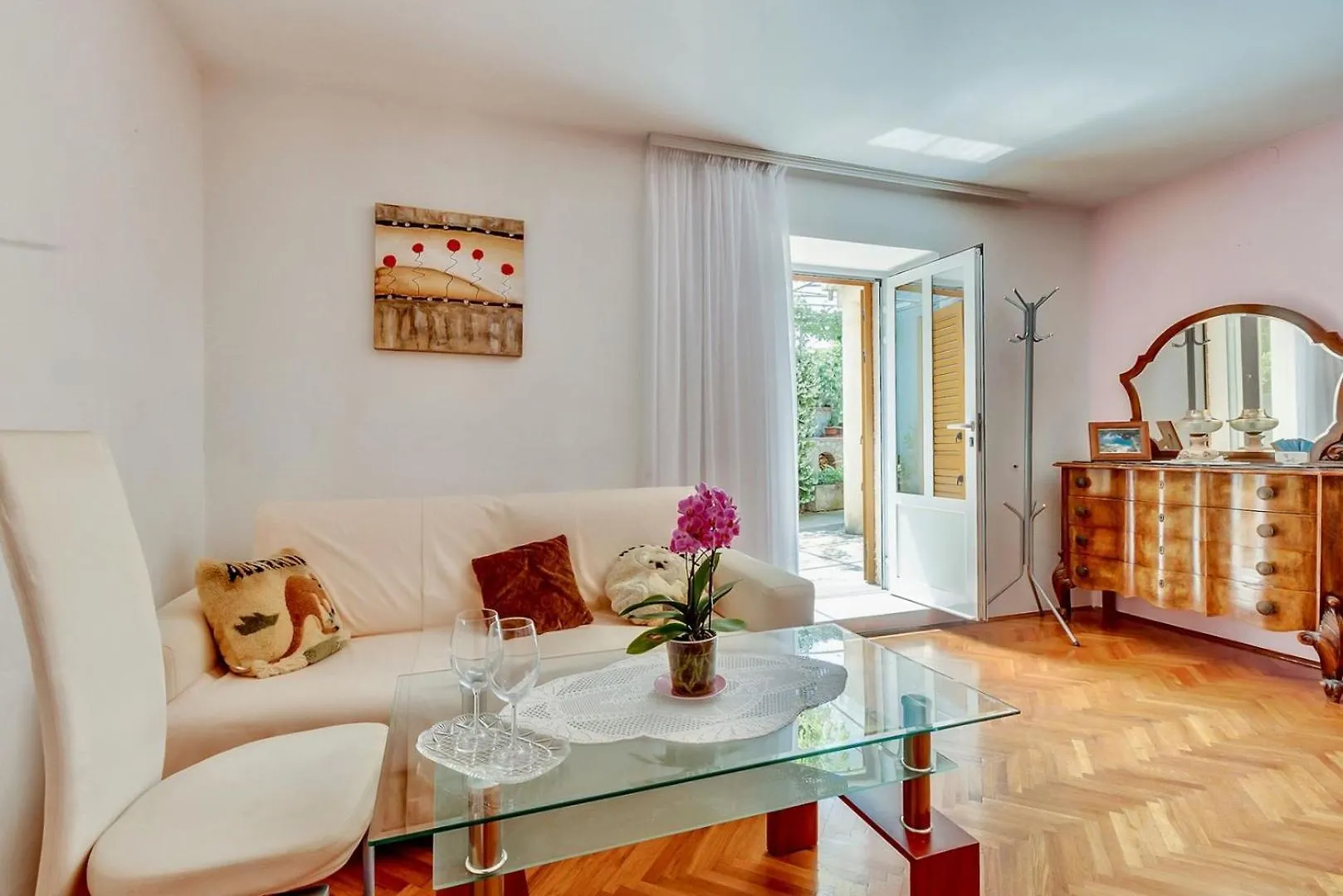 House Rossella With Cozy Apartment And Rooms Close To The Beach Nerezine Guest house