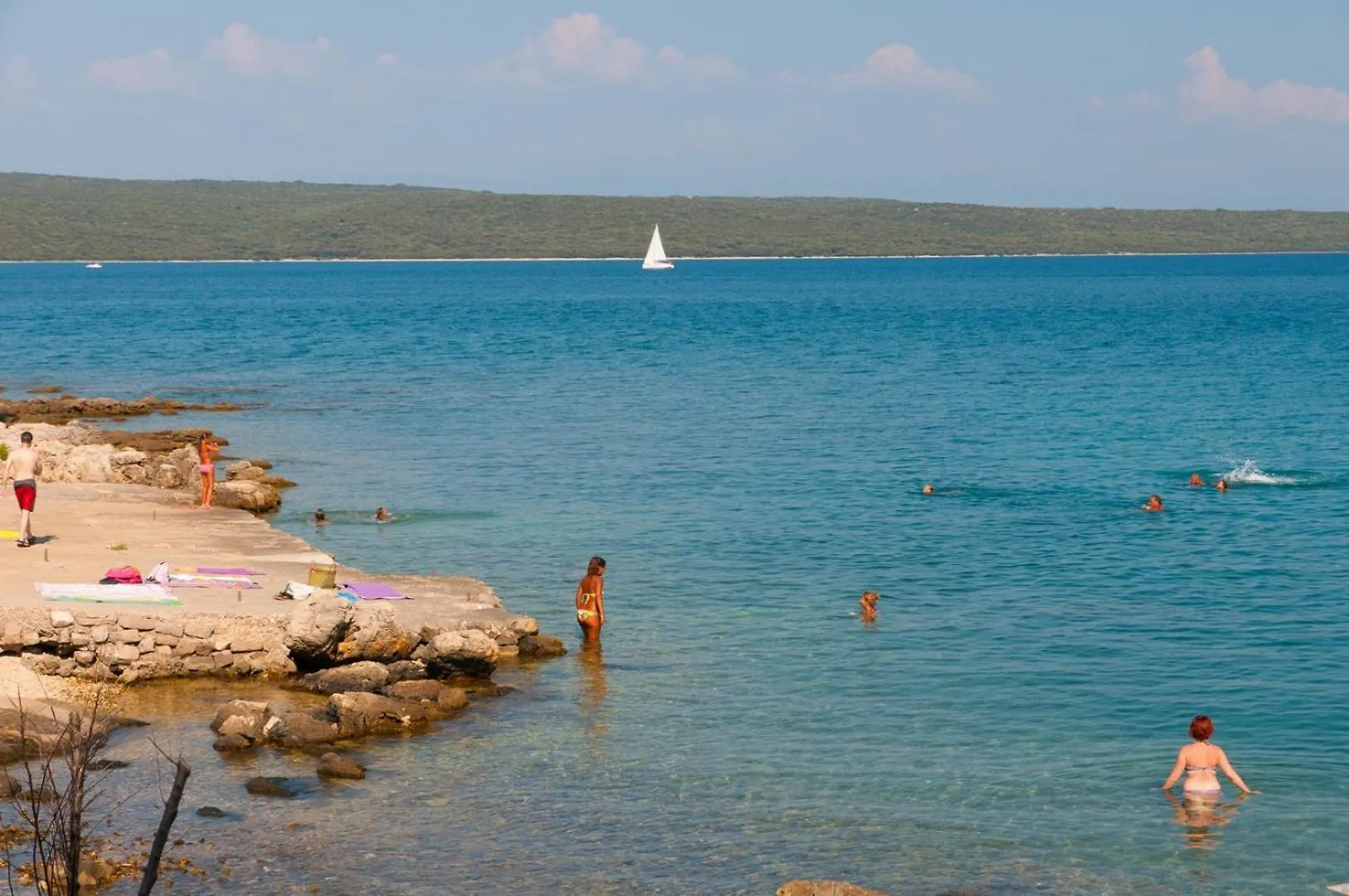 House Rossella With Cozy Apartment And Rooms Close To The Beach Nerezine Guest house