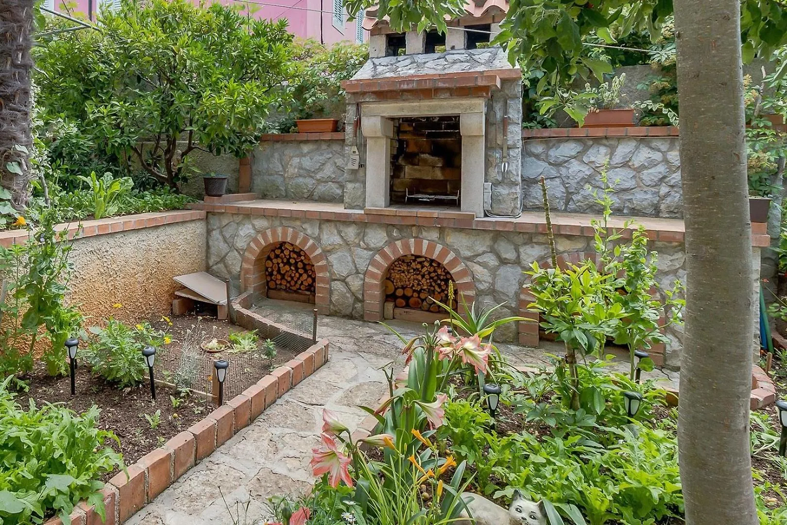House Rossella With Cozy Apartment And Rooms Close To The Beach Nerezine 0*,  Croatia