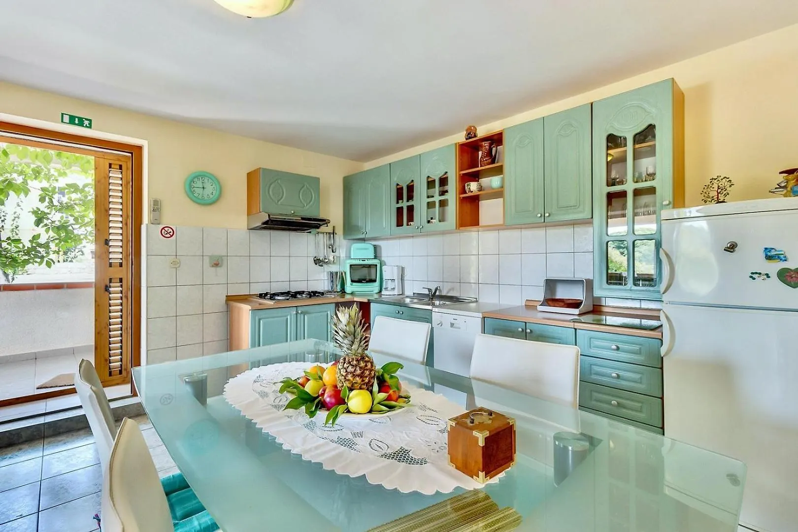 House Rossella With Cozy Apartment And Rooms Close To The Beach Nerezine
