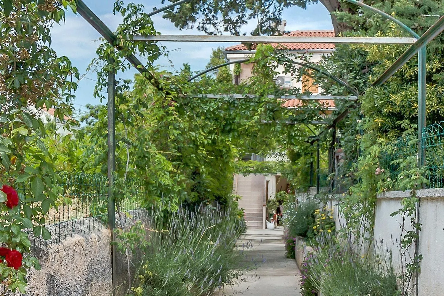 House Rossella With Cozy Apartment And Rooms Close To The Beach Nerezine